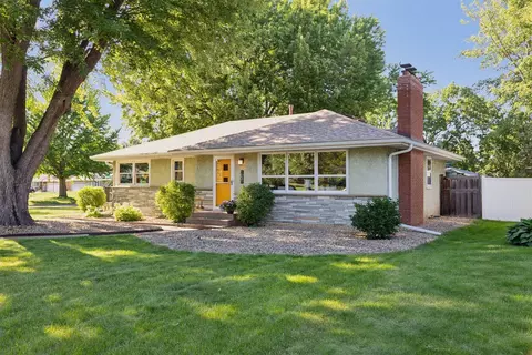 1031 Draper Ave, Roseville, MN 55113
