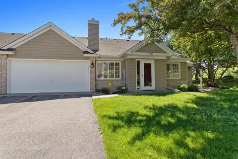513 Mission Hills Dr, Chanhassen, MN 55317
