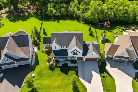 5660 Garden Dr, Woodbury, MN 55129