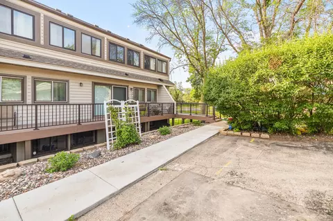 8940 Neill Lake Rd # B, Eden Prairie, MN 55347