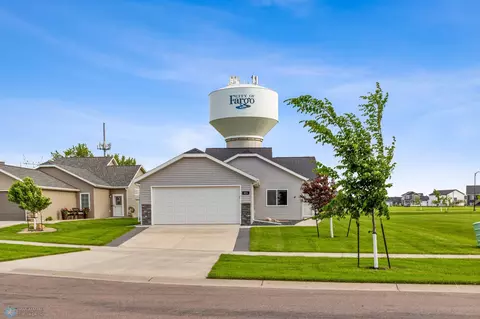 1854 63rd Ave S, Fargo, ND 58104