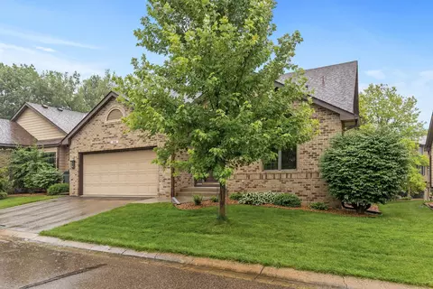 13302 Huntington Dr, Apple Valley, MN 55124