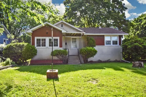 1847 Pleasant St, Lauderdale, MN 55113