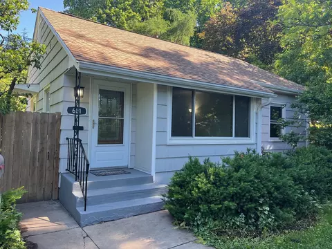601 Iowa Ave E, Saint Paul, MN 55130