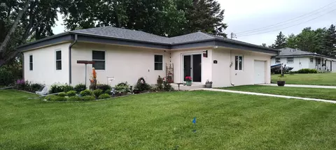 512 W 7th St, Starbuck, MN 56381