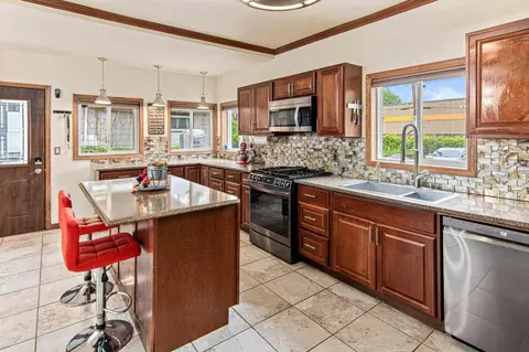 895 Johnson Pkwy, Saint Paul, MN 55106