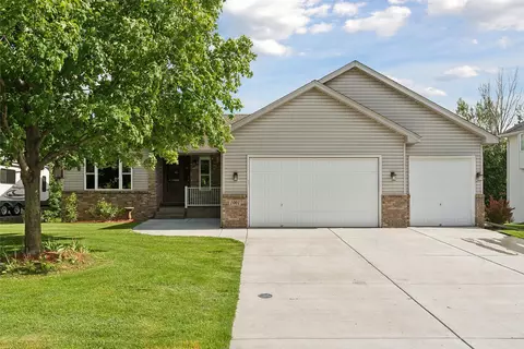 1001 Goldfinch Dr, Waconia, MN 55387