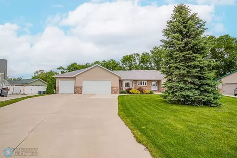 1962 53rd Ave N, Moorhead, MN 56560