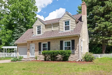7 Edina Ct, Edina, MN 55424