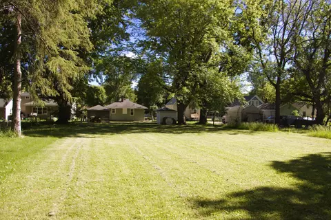 1101 Becker Ave SE, Willmar, MN 56201 photo 3
