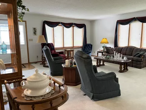 1235 6th Ave, Windom, MN 56101 photo 3
