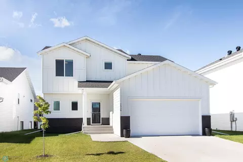 1538 67th Ave S, Fargo, ND 58104