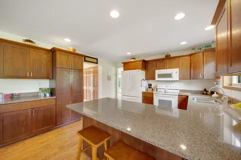 2528 14th St NE, Faribault, MN 55021 photo 4