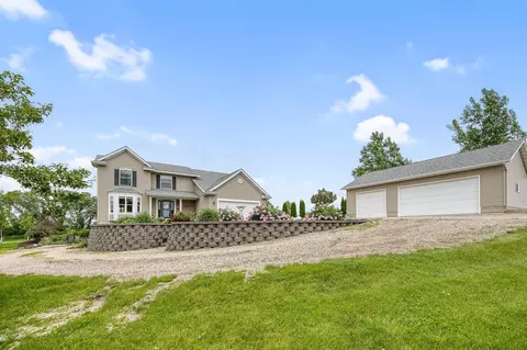 2528 14th St NE, Faribault, MN 55021 photo 2
