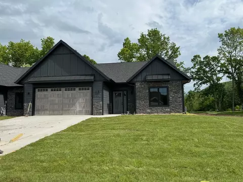 848 Bridle Ln, La Crescent, MN 55947