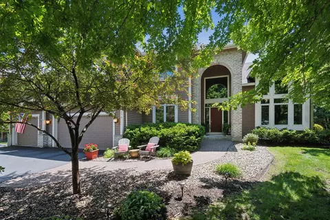 4176 Lakeridge Rd, Excelsior, MN 55331