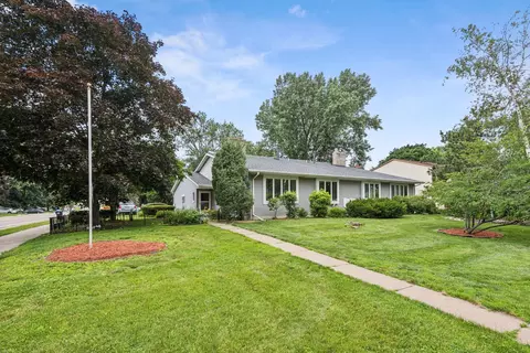 2409 Oxford St N, Roseville, MN 55113