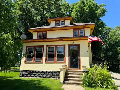 127 Linden Dr, Fairmont, MN 56031