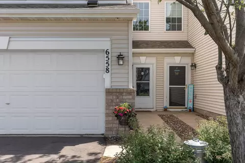 6558 154th St W #114, Apple Valley, MN 55124