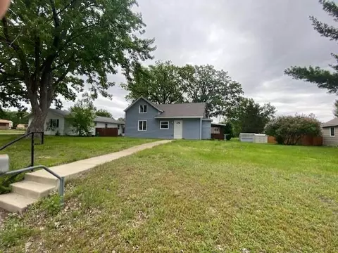 205 7th St SE, Little Falls, MN 56345