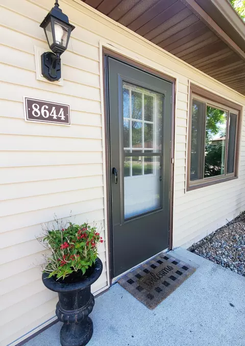 8644 S Maplebrook Cir, Brooklyn Park, MN 55445