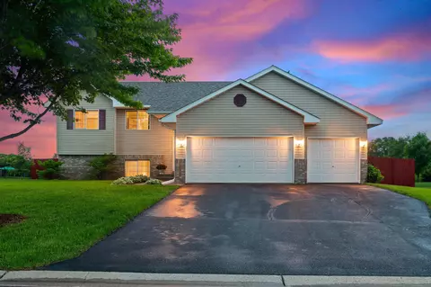 10033 Prescott Dr, Monticello, MN 55362