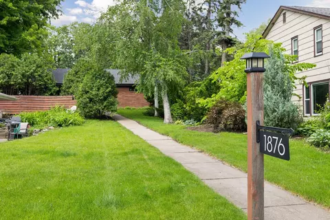 1876 Mississippi River Blvd S, Saint Paul, MN 55116