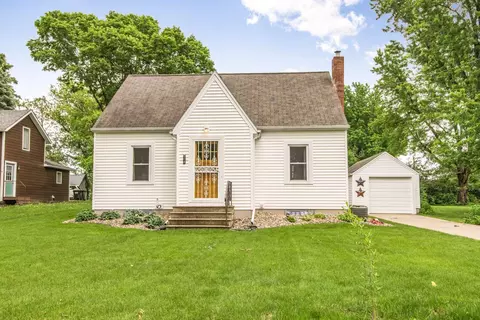 218 Mill St N, Waterville, MN 56096