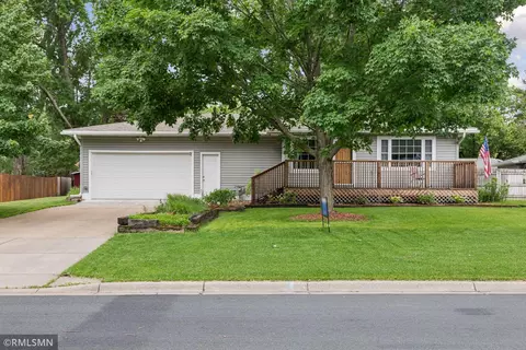 225 Baldwin Dr, Circle Pines, MN 55014