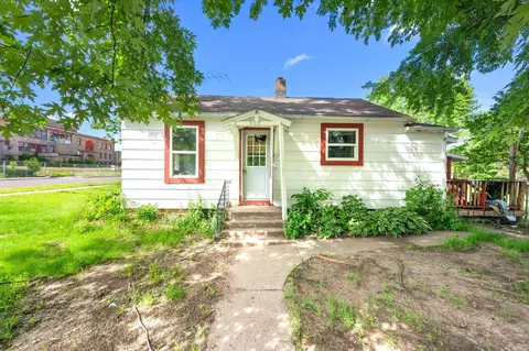 302 5th St, Sandstone, MN 55072