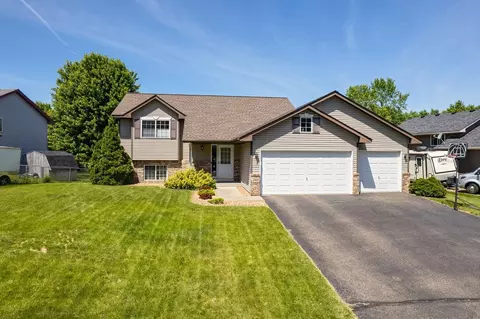 25820 Goldfinch Ave, Wyoming, MN 55092