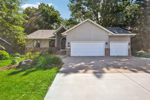 811 Meadow Ln, Woodbury, MN 55125