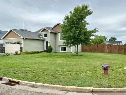 1385 Osprey Ct, New Richmond, WI 54017