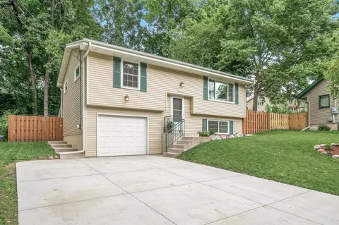 4432 Lamberton Rd, Mound, MN 55364