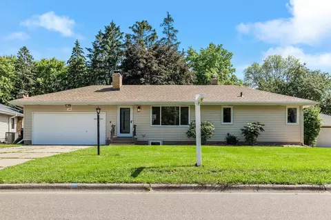 1004 Shryer Ave W, Roseville, MN 55113