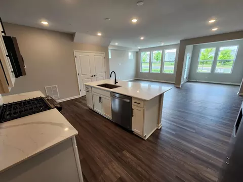 9698 4th St N, Lake Elmo, MN 55042