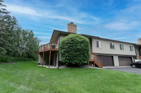 2301 Amberwood Dr, Woodbury, MN 55125