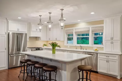 10028 Drew Cir S, Bloomington, MN 55431