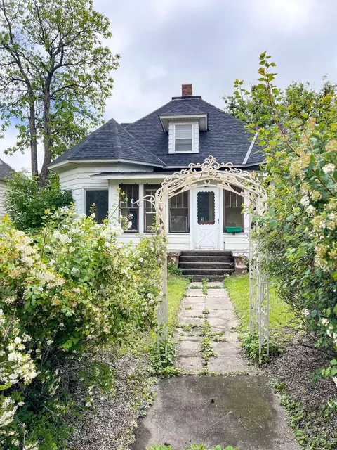 402 1st St NE, Little Falls, MN 56345
