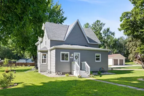 136 6th Ave SE, Hutchinson, MN 55350