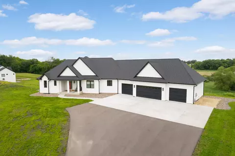 7688 Longview Ln, Credit River, MN 55372