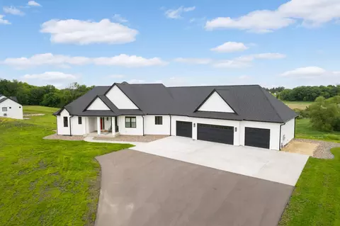7688 Longview Ln, Credit River, MN 55372