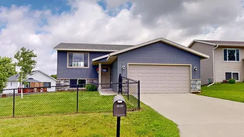 1965 Pioneer Ln, Zumbrota, MN 55992