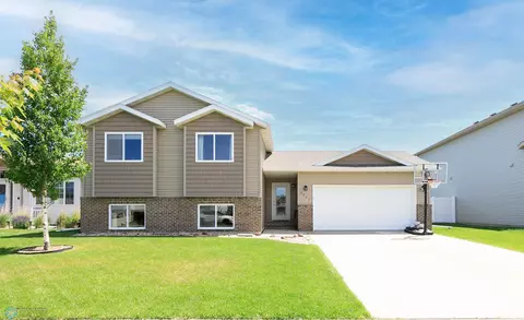 3021 Ridge Dr E, West Fargo, ND 58078