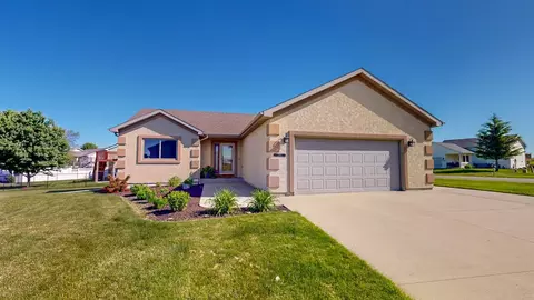 1101 Petersen Ln NW, Stewartville, MN 55976