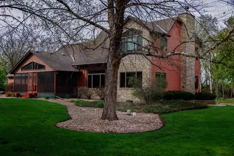 8963 Boiling Springs Ln, Shakopee, MN 55379