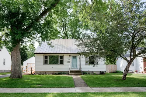 220 7th Ave SE, Waseca, MN 56093