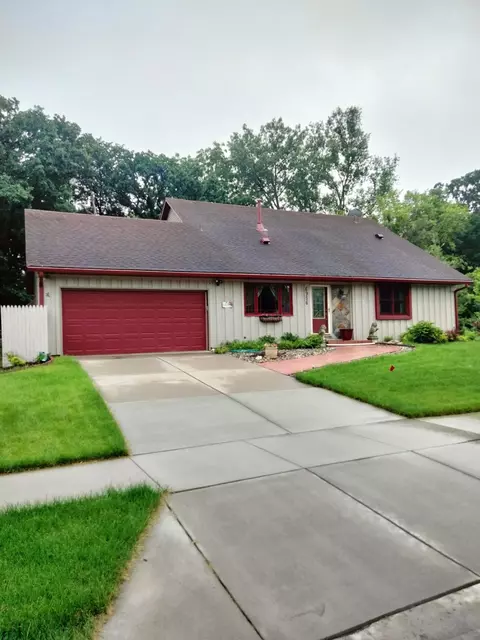 6956 133rd St W, Apple Valley, MN 55124