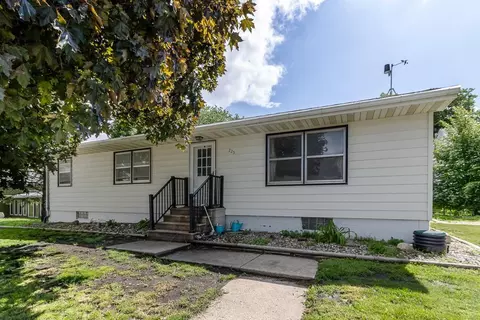 225 Cedar St, Nicollet, MN 56074