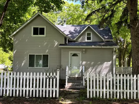 309 7th Ave W, Swea City, IA 50590